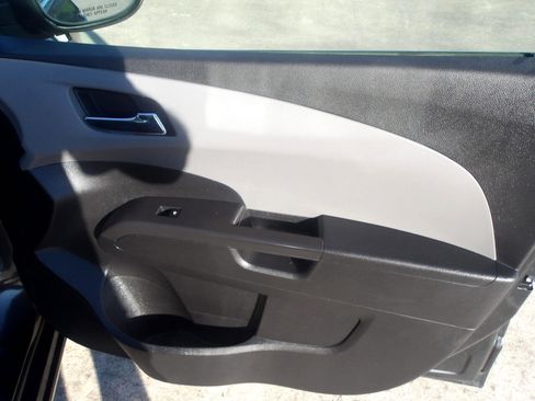 Used 2014 Chevrolet Sonic LT w/ Fun and Sun Package image 9