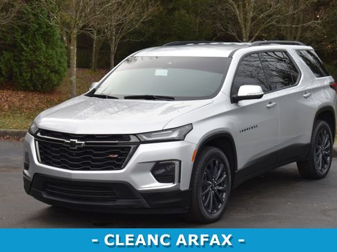 Used 2022 Chevrolet Traverse RS image 3