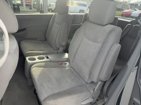 Used 2011 Nissan Quest SV FWD image 11