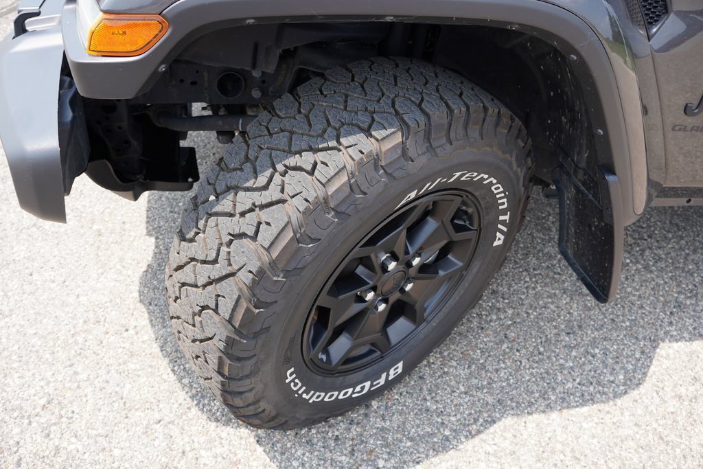 Used 2022 Jeep Gladiator Sport AWD/4WD image 13
