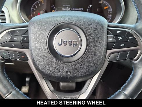 Used 2018 Jeep Grand Cherokee Laredo AWD/4WD image 12