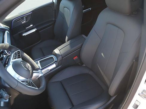 New 2026 Mercedes-Benz GLB 250 4MATIC image 33