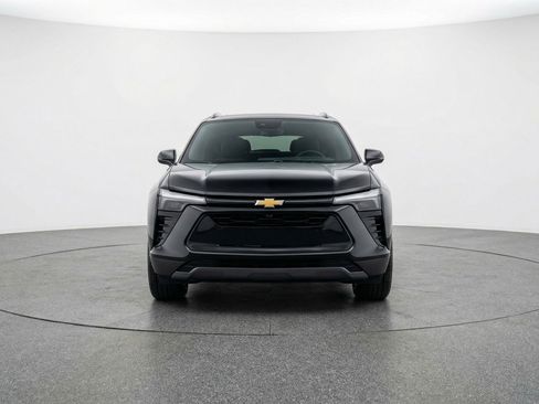 Used 2025 Chevrolet Blazer LT image 2
