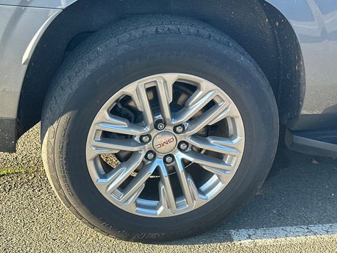 Used 2022 GMC Yukon XL SLT w/ SLT Premium Package image 7