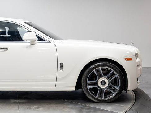 Used 2016 Rolls-Royce Ghost image 23