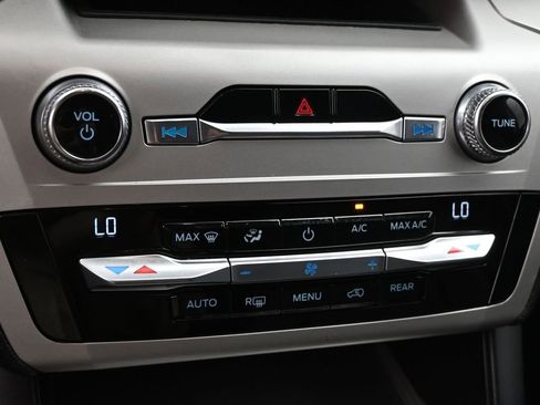 Used 2020 Ford Explorer XLT w/ Equipment Group 202A image 17