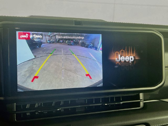 Used 2024 Jeep Wrangler Unlimited Sahara w/ Technology Group AWD/4WD image 11