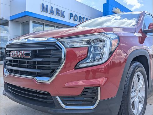 Used 2024 GMC Terrain SLE FWD image 12