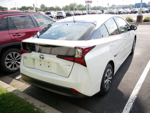 Used 2020 Toyota Prius XLE AWD/4WD image 6