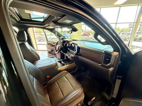 Used 2024 Chevrolet Silverado 3500 High Country w/ Technology Package AWD/4WD image 18