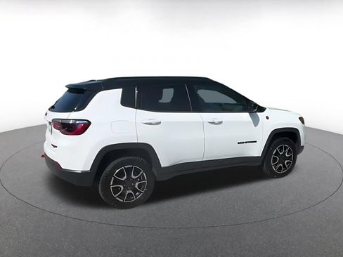 Used 2025 Jeep Compass Trailhawk AWD/4WD image 9