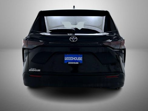 Used 2026 Toyota Sienna LE FWD image 6