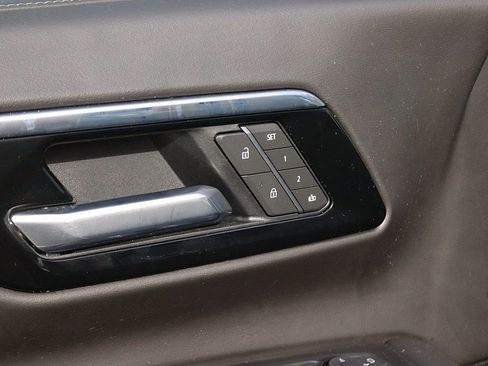 Used 2025 Chevrolet Tahoe Z71 image 12