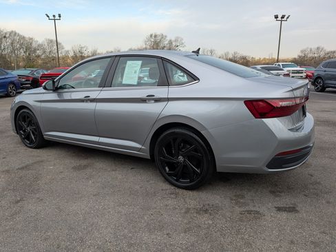 Used 2025 Volkswagen Jetta SE w/ Sunroof Package image 7