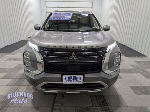 Used 2023 Mitsubishi Outlander SEL image 6