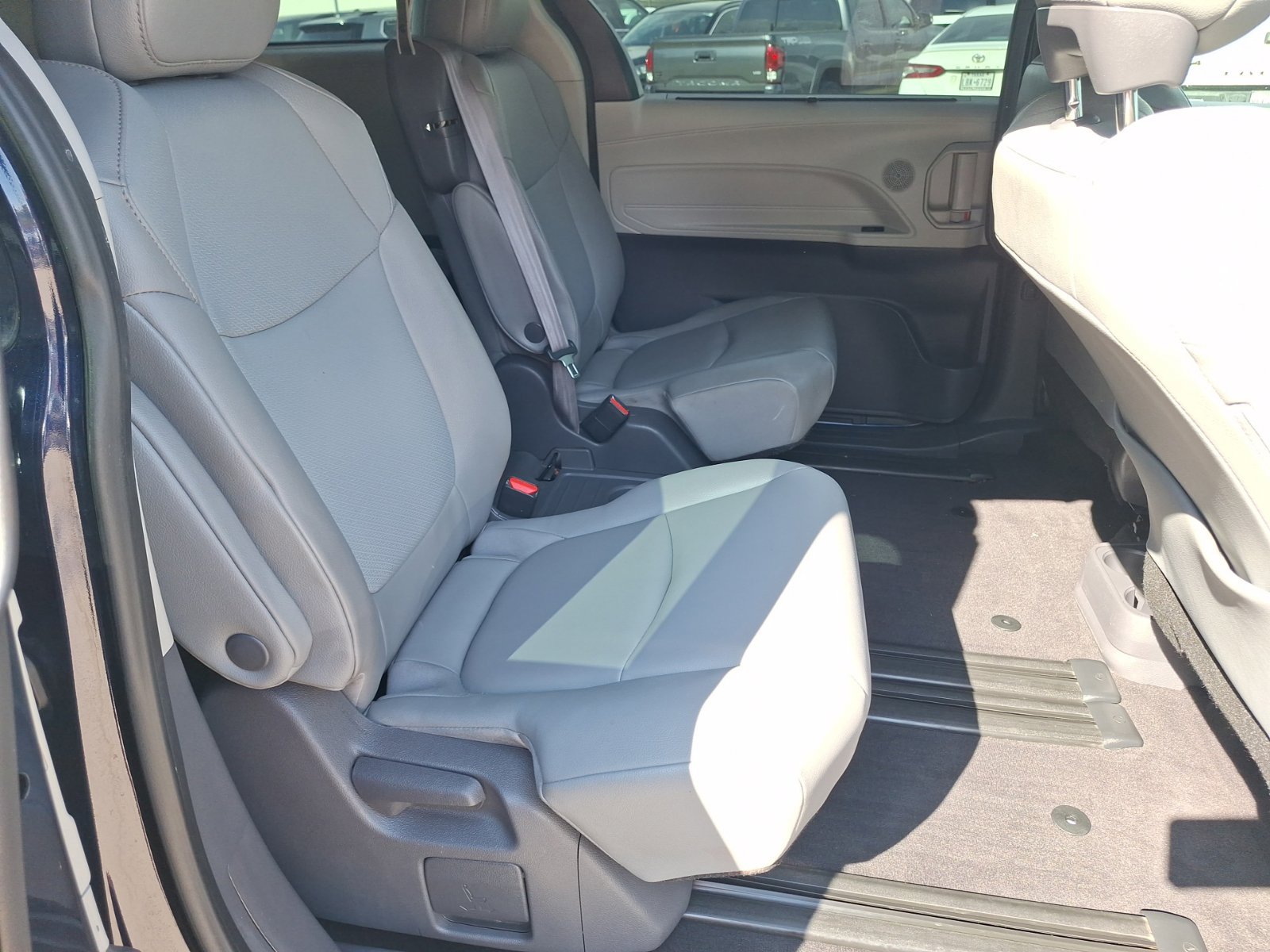Used 2021 Toyota Sienna XLE FWD image 30