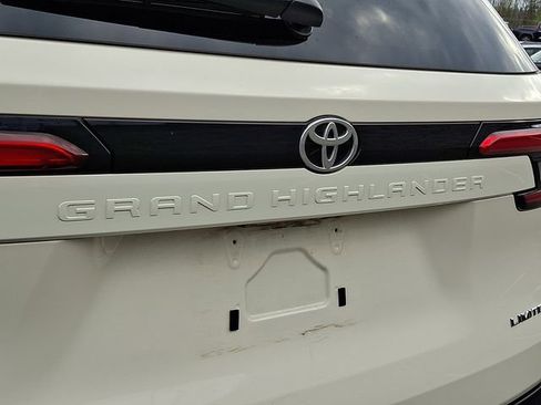Used 2024 Toyota Grand Highlander Limited image 30