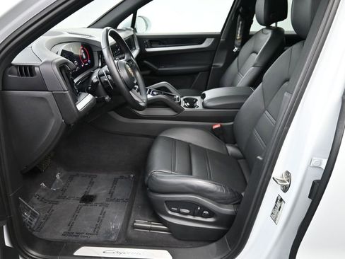 Certified 2024 Porsche Cayenne AWD/4WD image 10