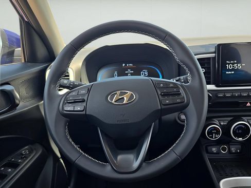 Used 2025 Hyundai Venue Limited FWD image 24