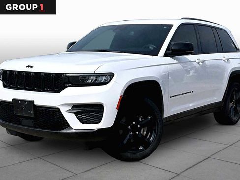 Used 2022 Jeep Grand Cherokee Altitude AWD/4WD image 1