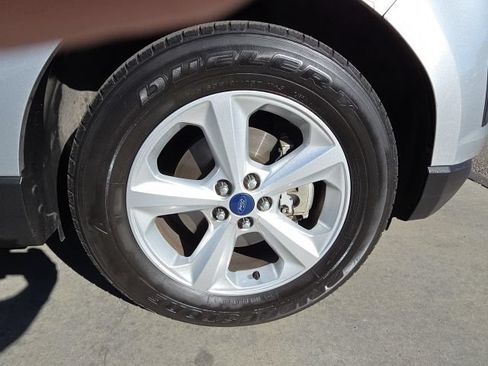 Used 2017 Ford Edge SE FWD image 13