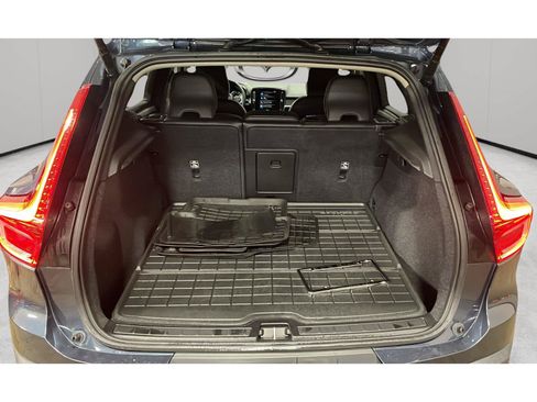 Used 2021 Volvo XC40 T5 Momentum w/ Premium Package AWD/4WD image 12