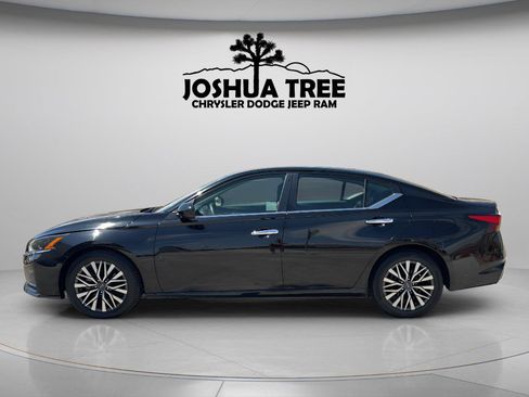 Used 2023 Nissan Altima 2.5 SV FWD image 4
