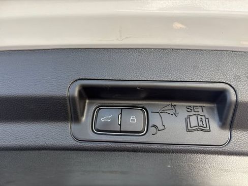 Used 2021 Ford Explorer XLT w/ Equipment Group 202A AWD/4WD image 18
