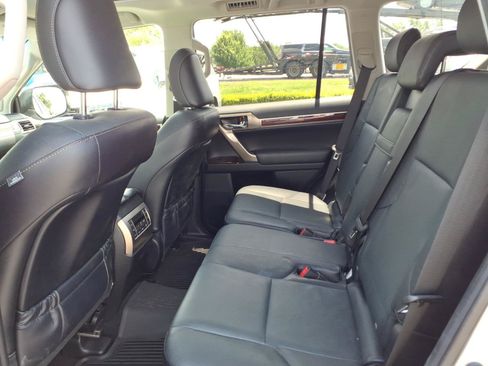 Used 2018 Lexus GX 460 Premium w/ Premium Package AWD/4WD image 28