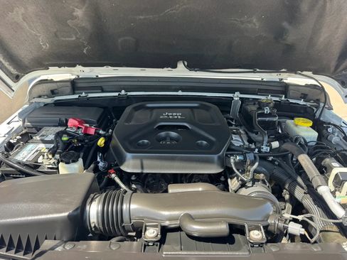Used 2020 Jeep Wrangler Unlimited Rubicon AWD/4WD image 40