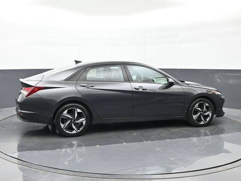 Used 2023 Hyundai Elantra SEL w/ Convenience Package FWD image 5