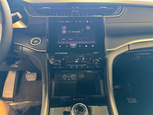 New 2025 Jeep Grand Cherokee Laredo X w/ Luxury Tech Group I image 22