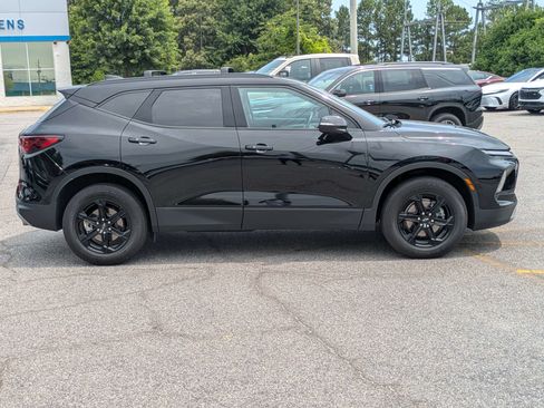 Used 2024 Chevrolet Blazer LT w/ Midnight/Sport Edition FWD image 3