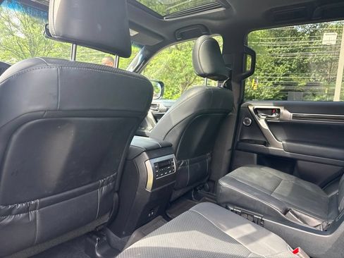 Used 2023 Lexus GX 460 Luxury w/ Sport Design Package AWD/4WD image 11
