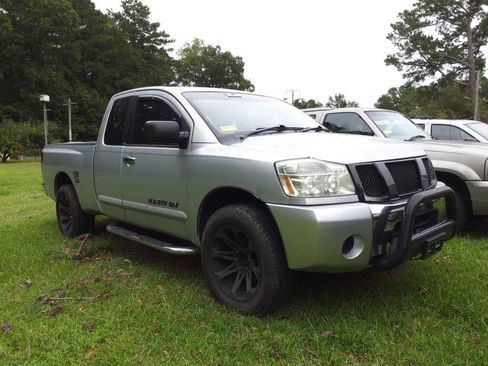 Used 2006 Nissan Titan SE image 1