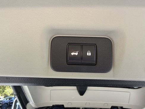 Certified 2023 Nissan Ariya FWD image 10