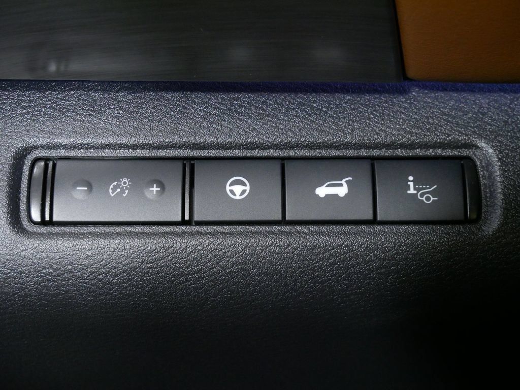 Used 2025 Nissan Pathfinder Platinum w/ Cargo Package AWD/4WD image 24