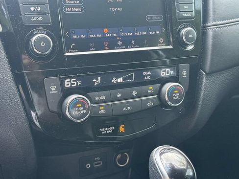 Used 2018 Nissan Rogue SL FWD image 28