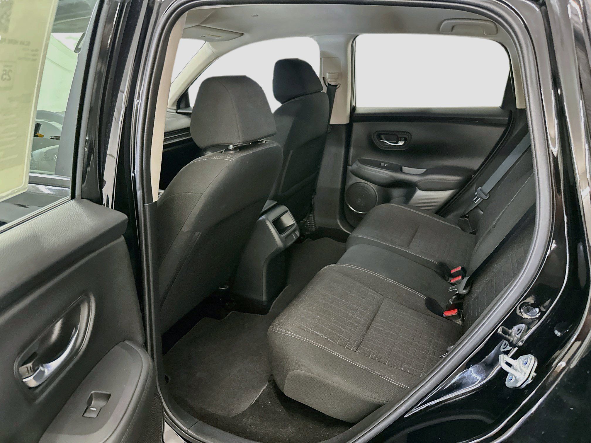 Used 2025 Honda HR-V LX image 28