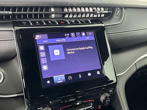 Used 2025 Jeep Grand Cherokee L Laredo image 20