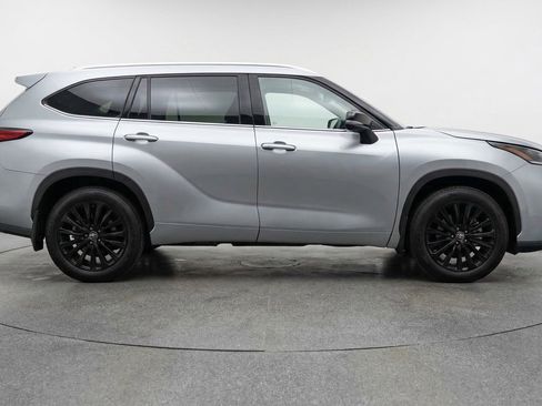 Used 2025 Toyota Highlander XSE AWD/4WD image 11