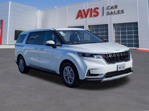 Used 2024 Kia Carnival LX image 3