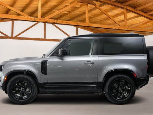 Used 2023 Land Rover Defender 90 X-Dynamic SE image 2