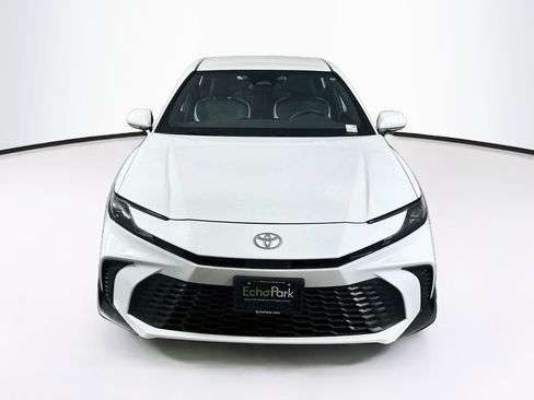 Used 2025 Toyota Camry SE FWD image 2