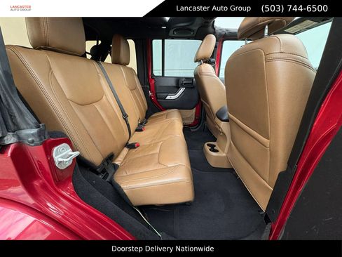 Used 2013 Jeep Wrangler Unlimited Sahara w/ Connectivity Group AWD/4WD image 19