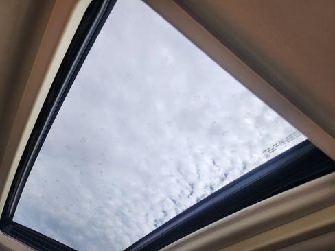 Used 2014 Cadillac Escalade Platinum image 18