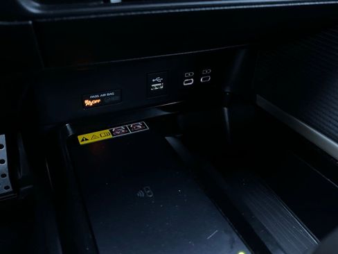 Used 2025 Toyota Camry SE image 25