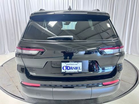 Used 2024 Jeep Grand Cherokee L Altitude image 29