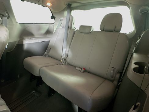 Used 2020 Toyota Sienna XLE w/ XLE Navigation Package FWD image 30