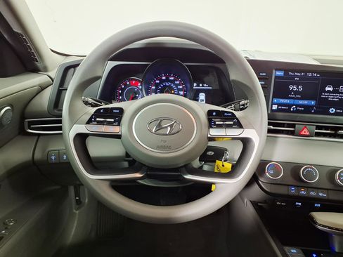 Certified 2023 Hyundai Elantra SE w/ Preferred Accessory Package FWD image 15